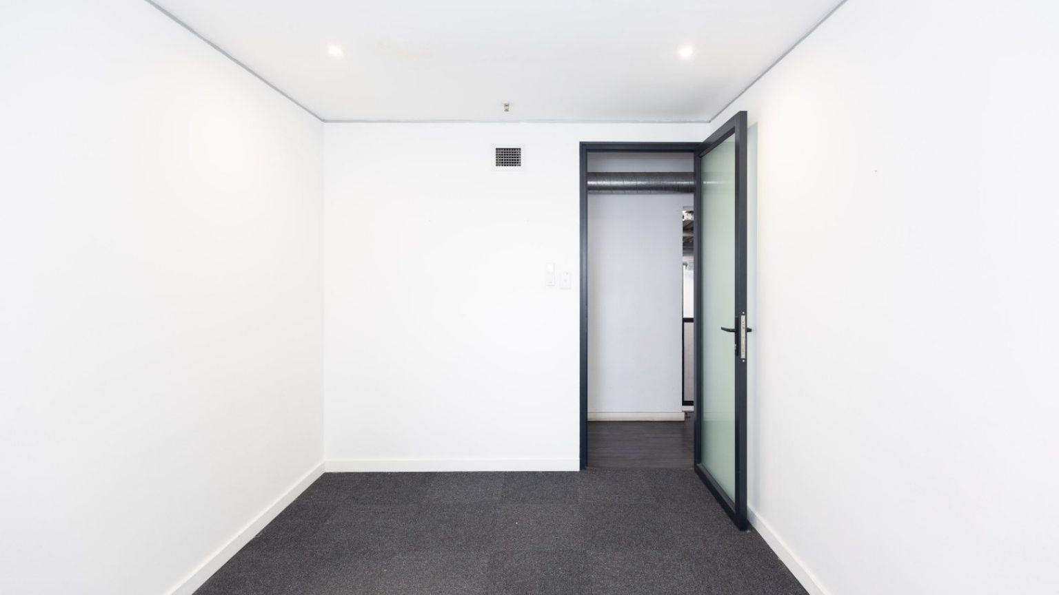 Modern 1-2 person office in Ndabeni 