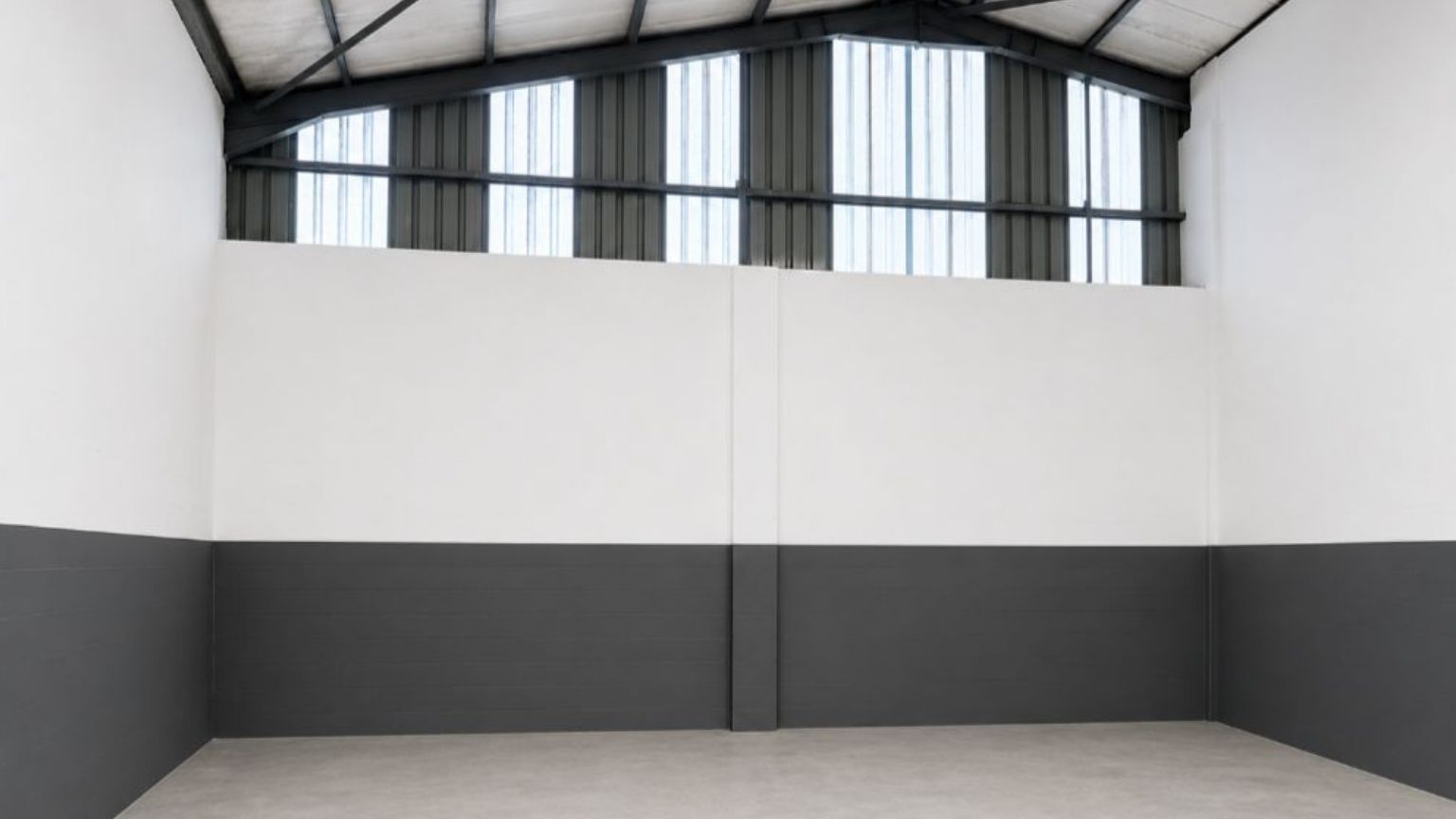 Prime warehouse with mezzanine office