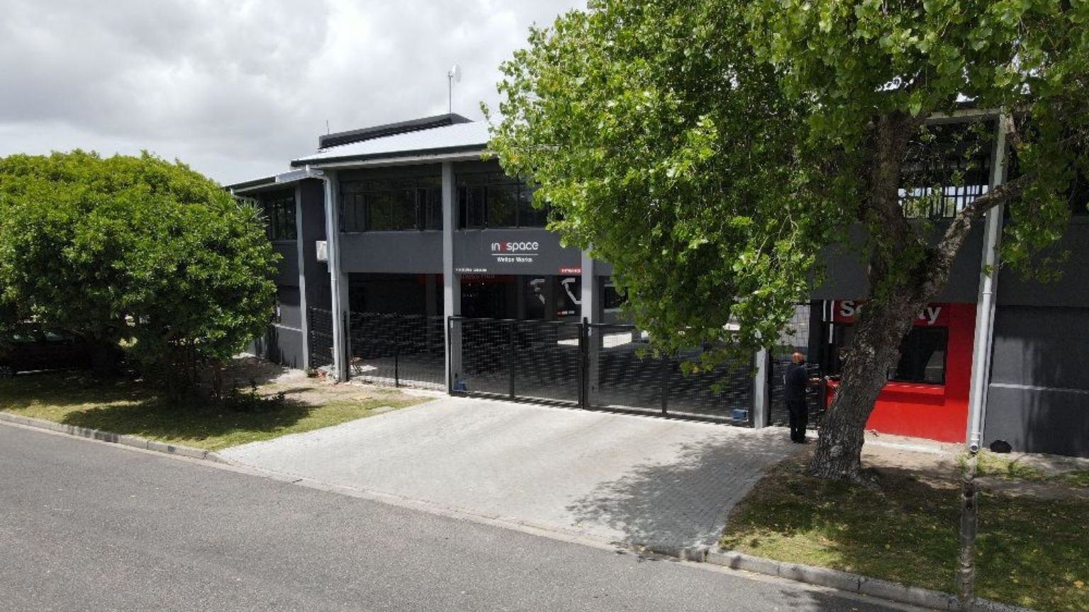 1000m² industrial warehouse to rent with high power