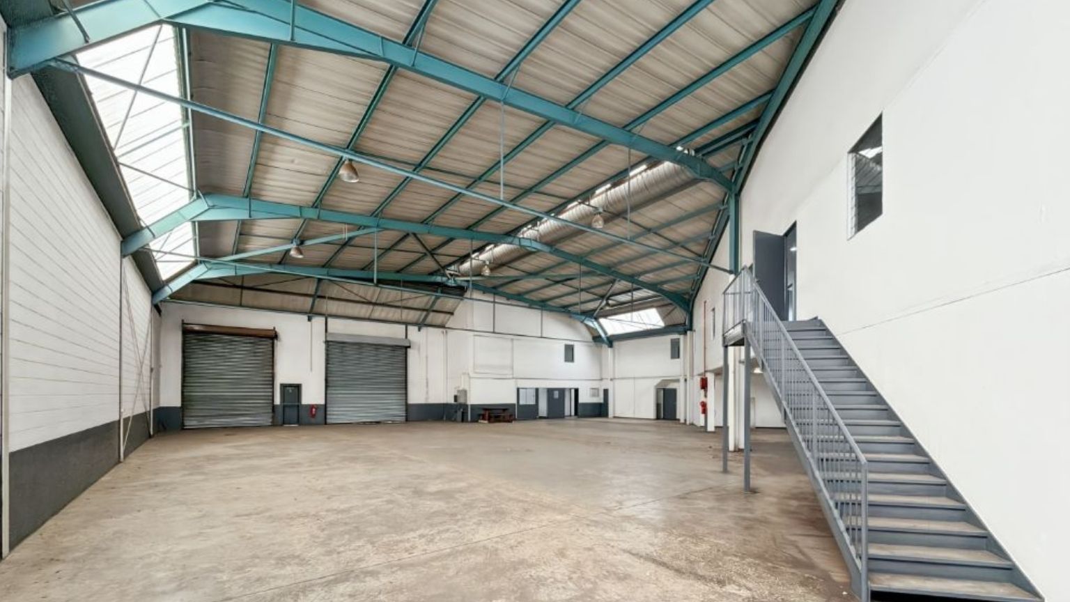 Double volume warehouse in Jet Park