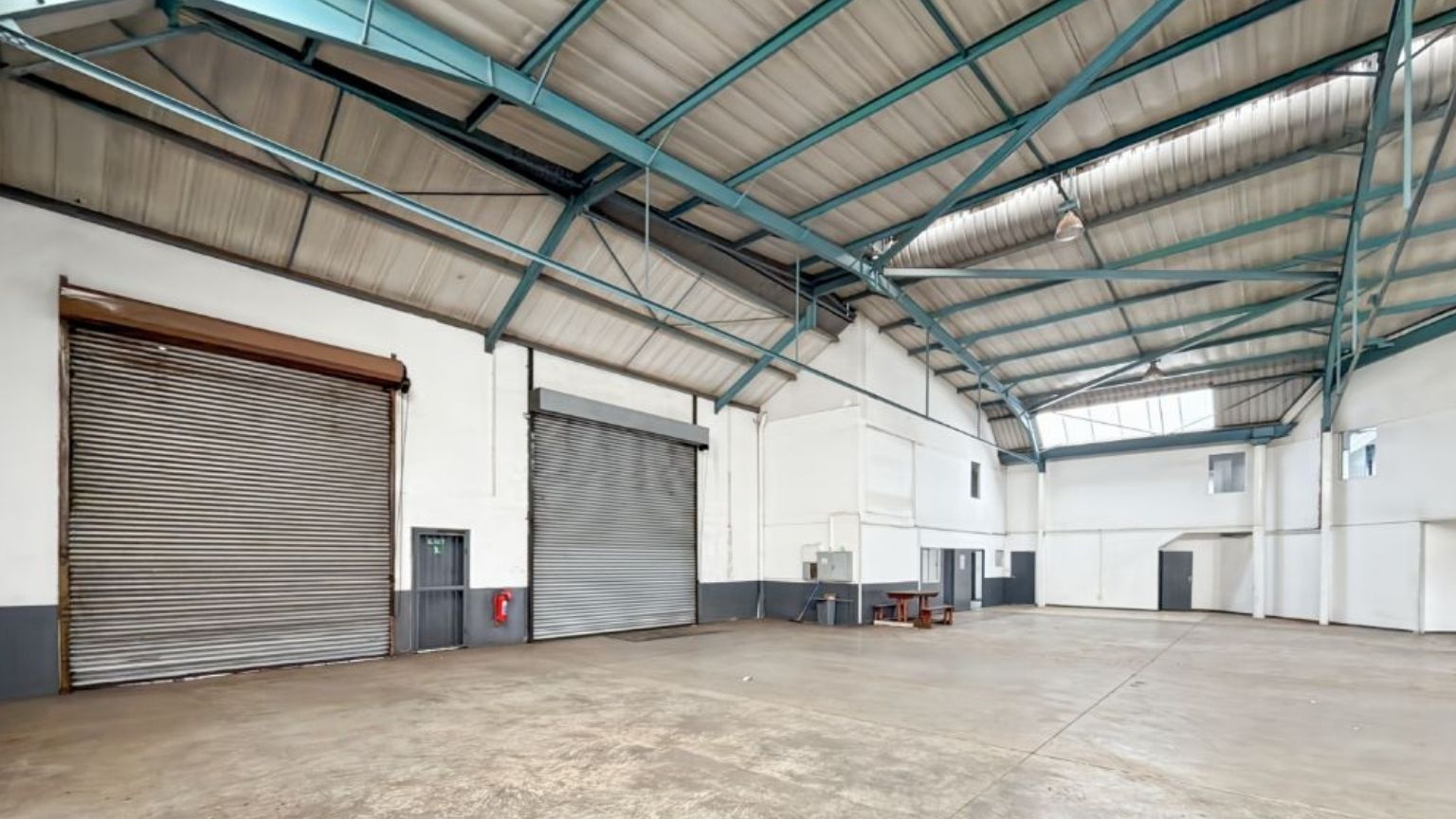 Double volume warehouse in Jet Park