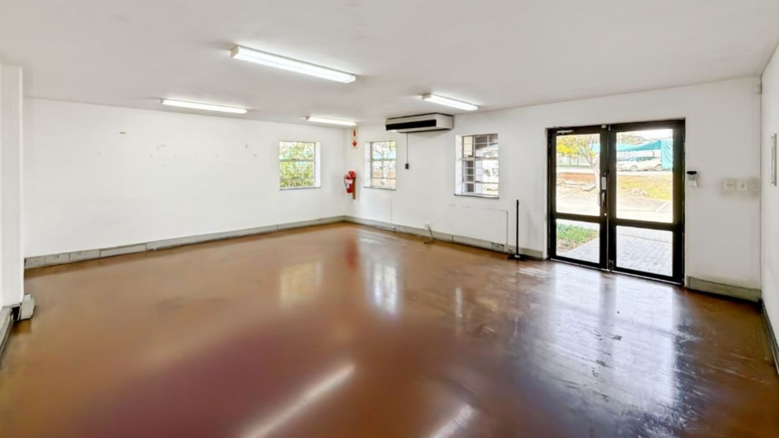 Double volume warehouse in Jet Park