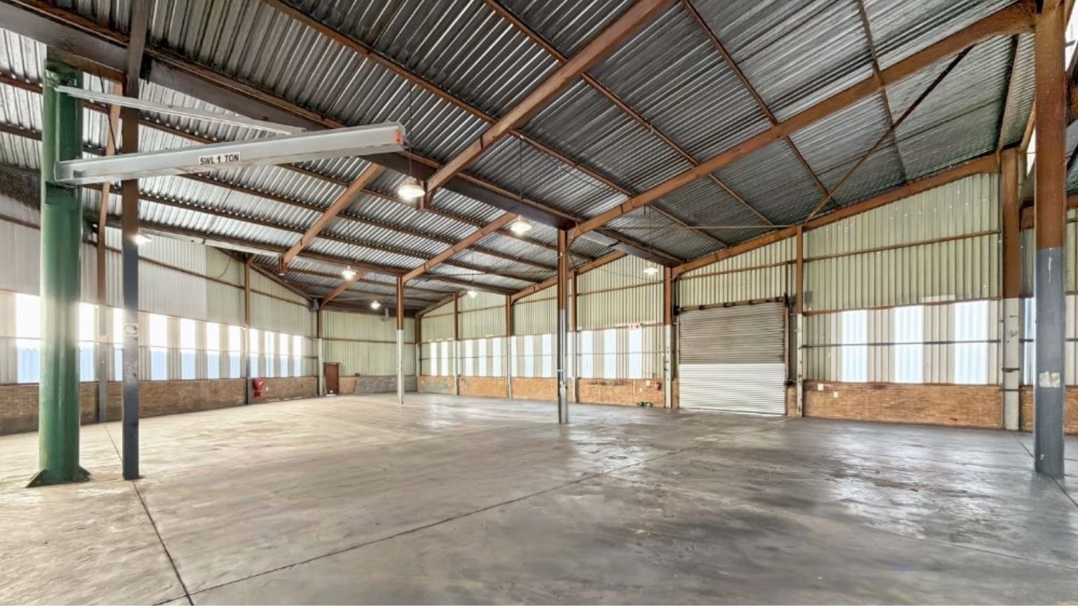 Large warehouse with multiple access points in Merinda Works