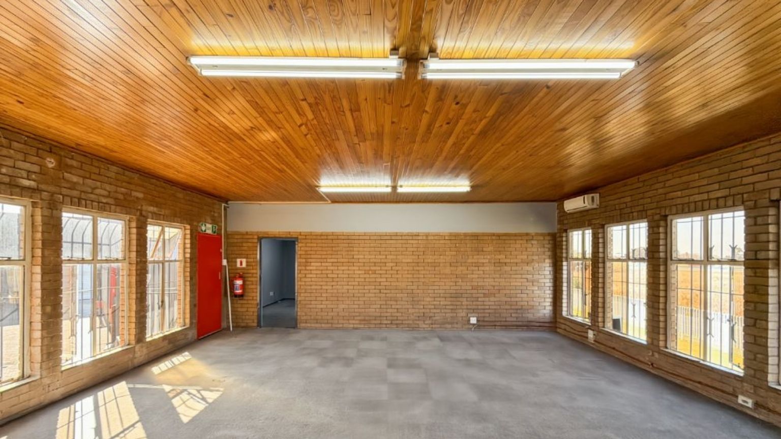 Large warehouse with multiple access points in Merinda Works