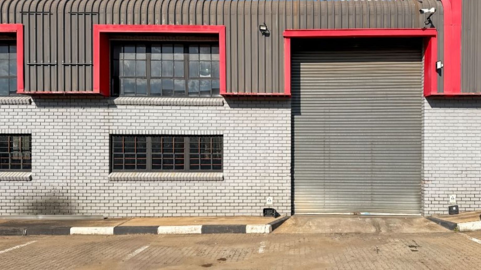 Functional warehouse with office space