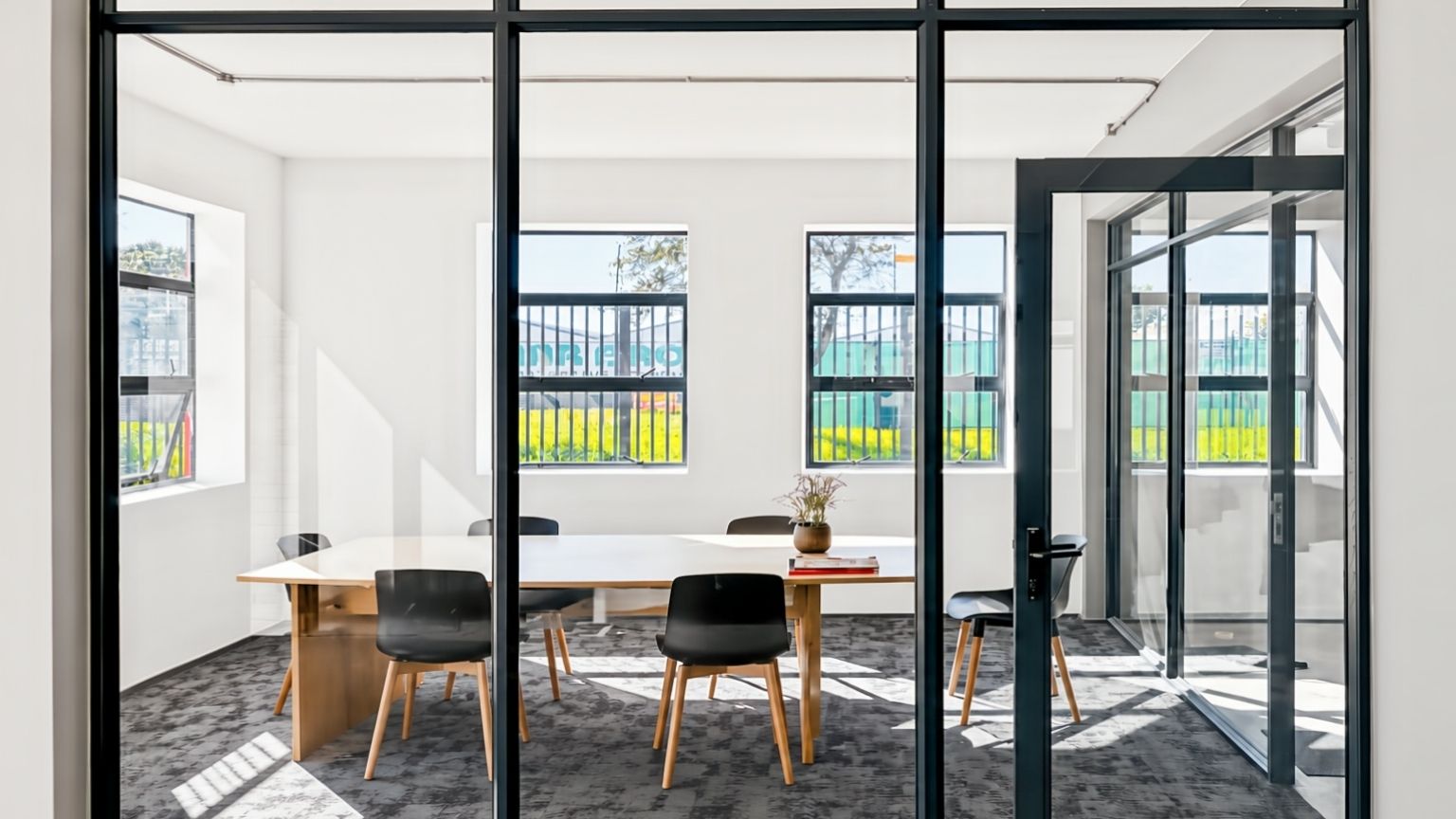 Showroom space in Paarden Eiland