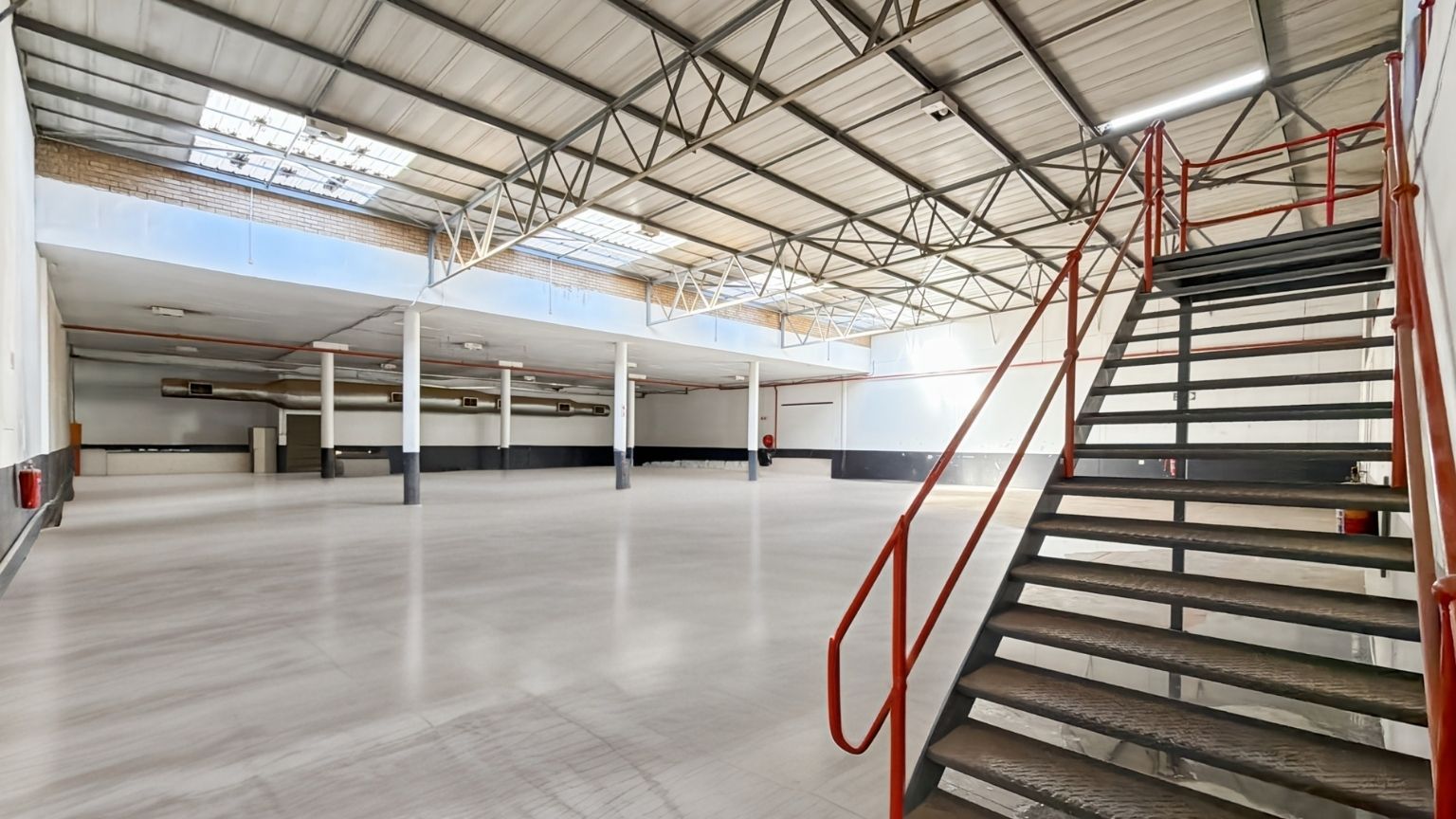 Premium warehouse with upstairs office in Randburg