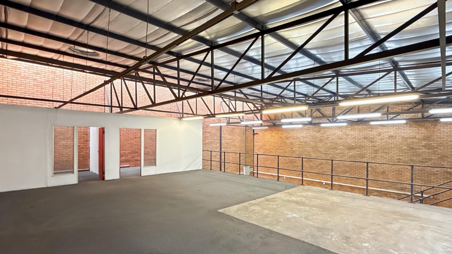 Spacious warehouse with mezzanine