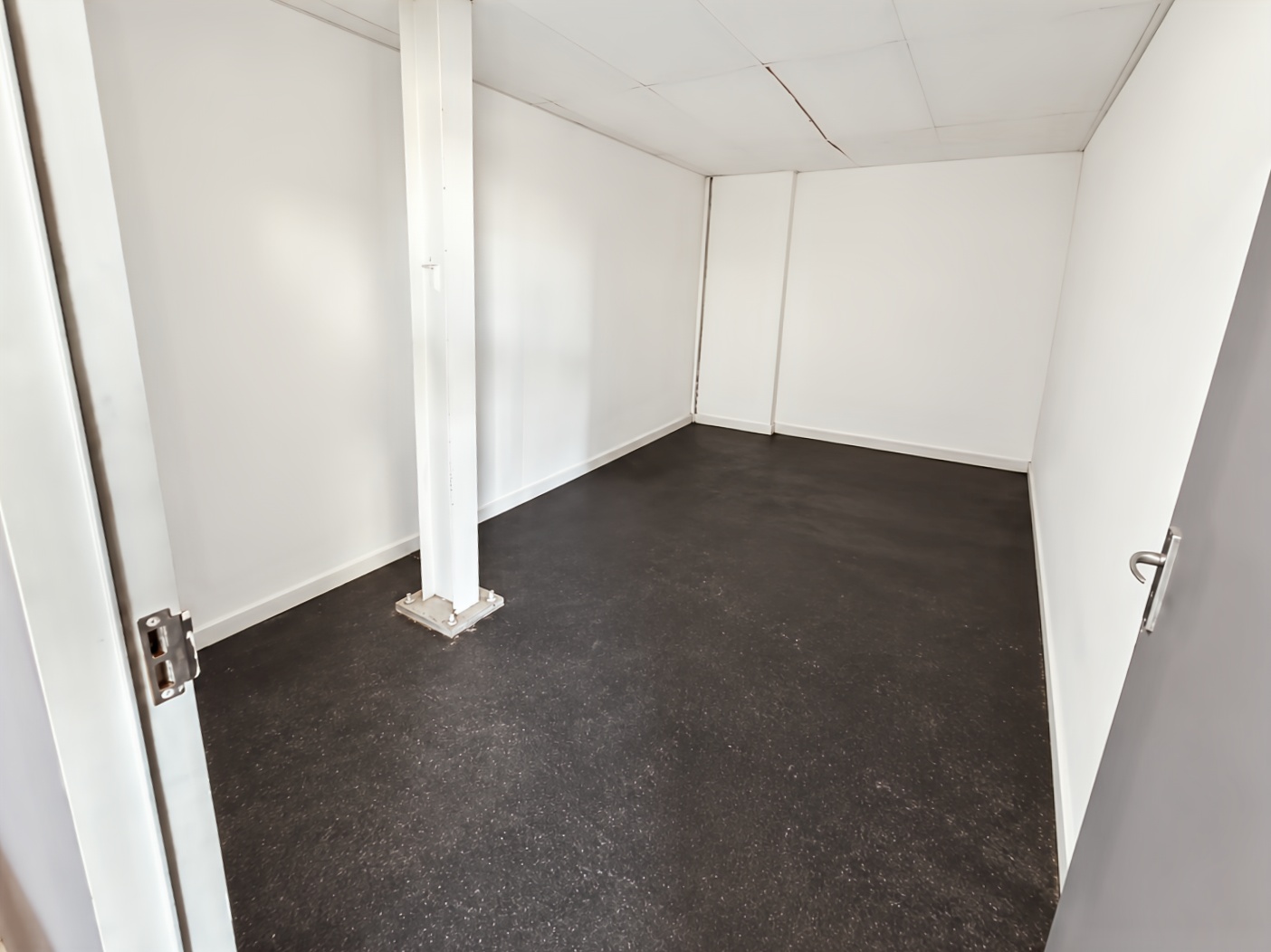 Industrial Warehouse to Rent in Triangle Farm
