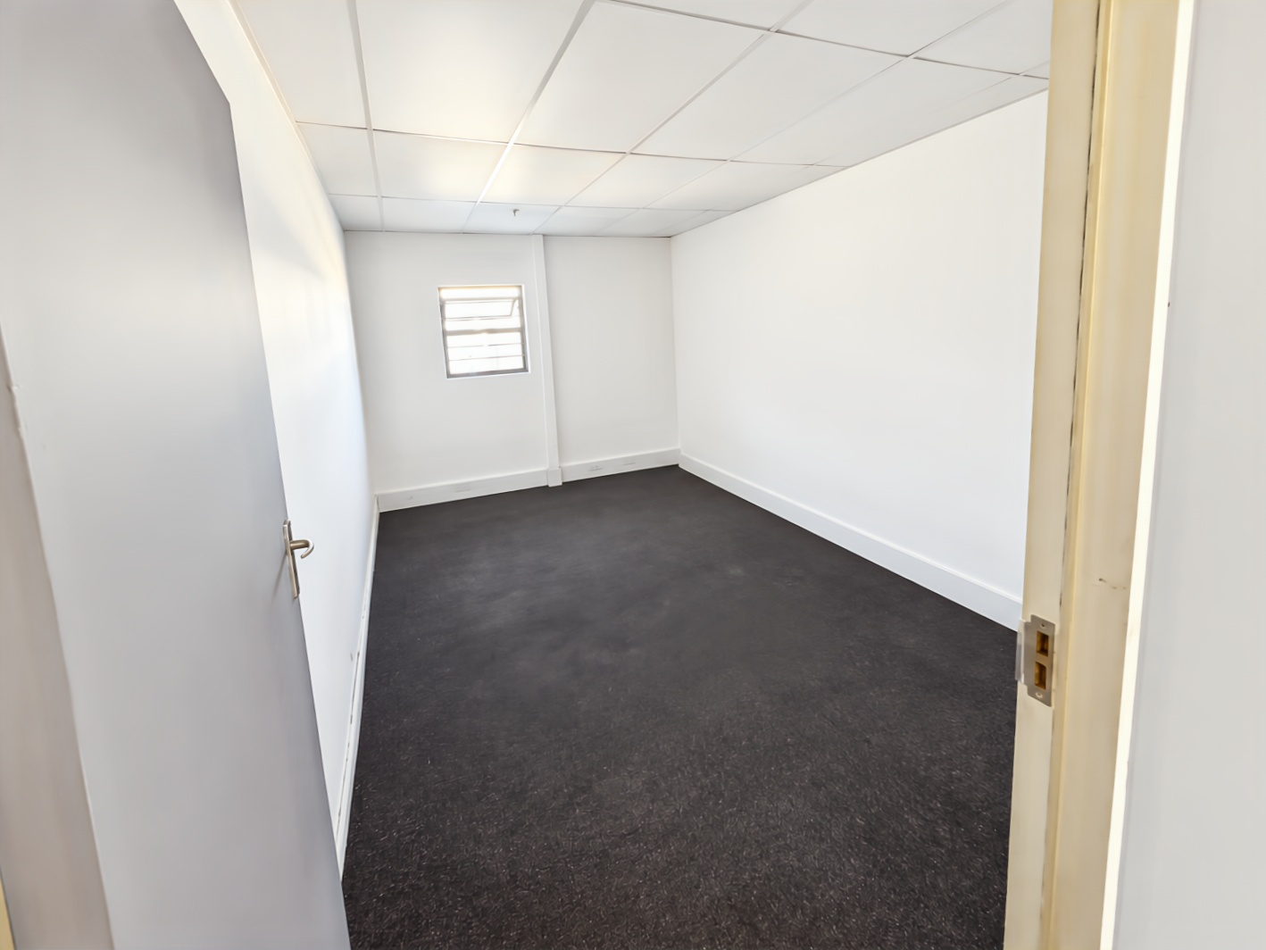 Industrial Warehouse to Rent in Triangle Farm