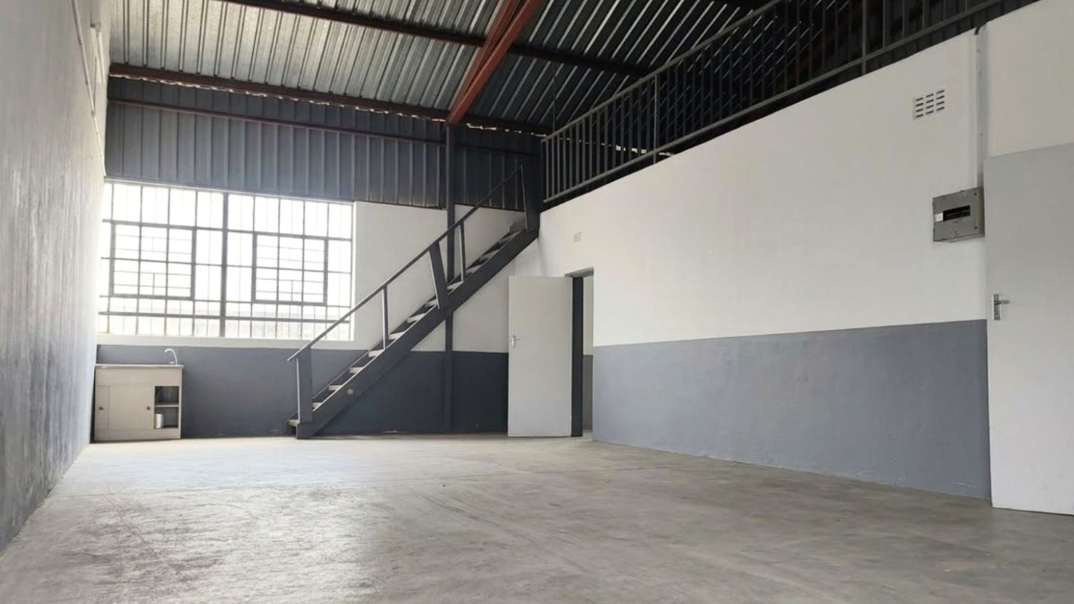 Practical warehouse with mezzanine