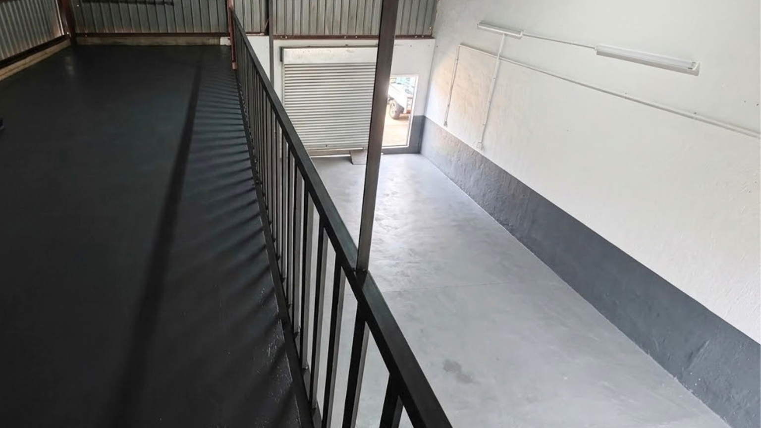 Practical warehouse with mezzanine