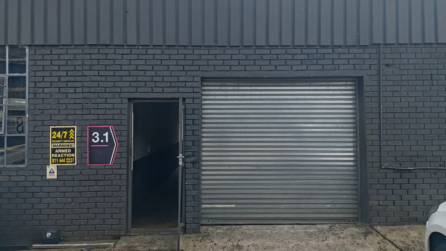Practical warehouse with mezzanine