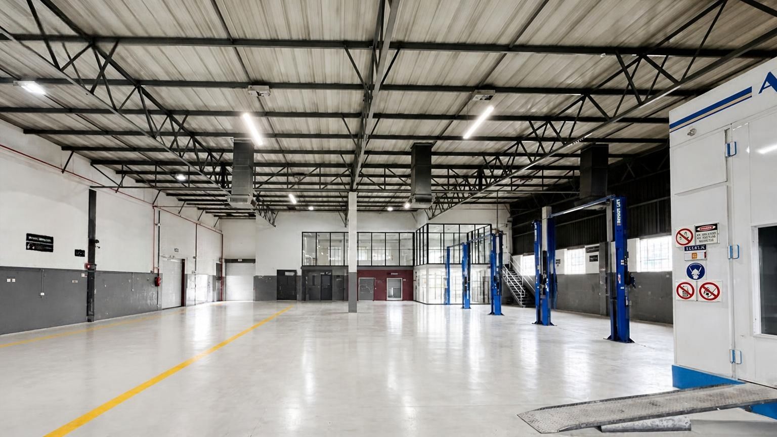 Prime retail warehouse with high power