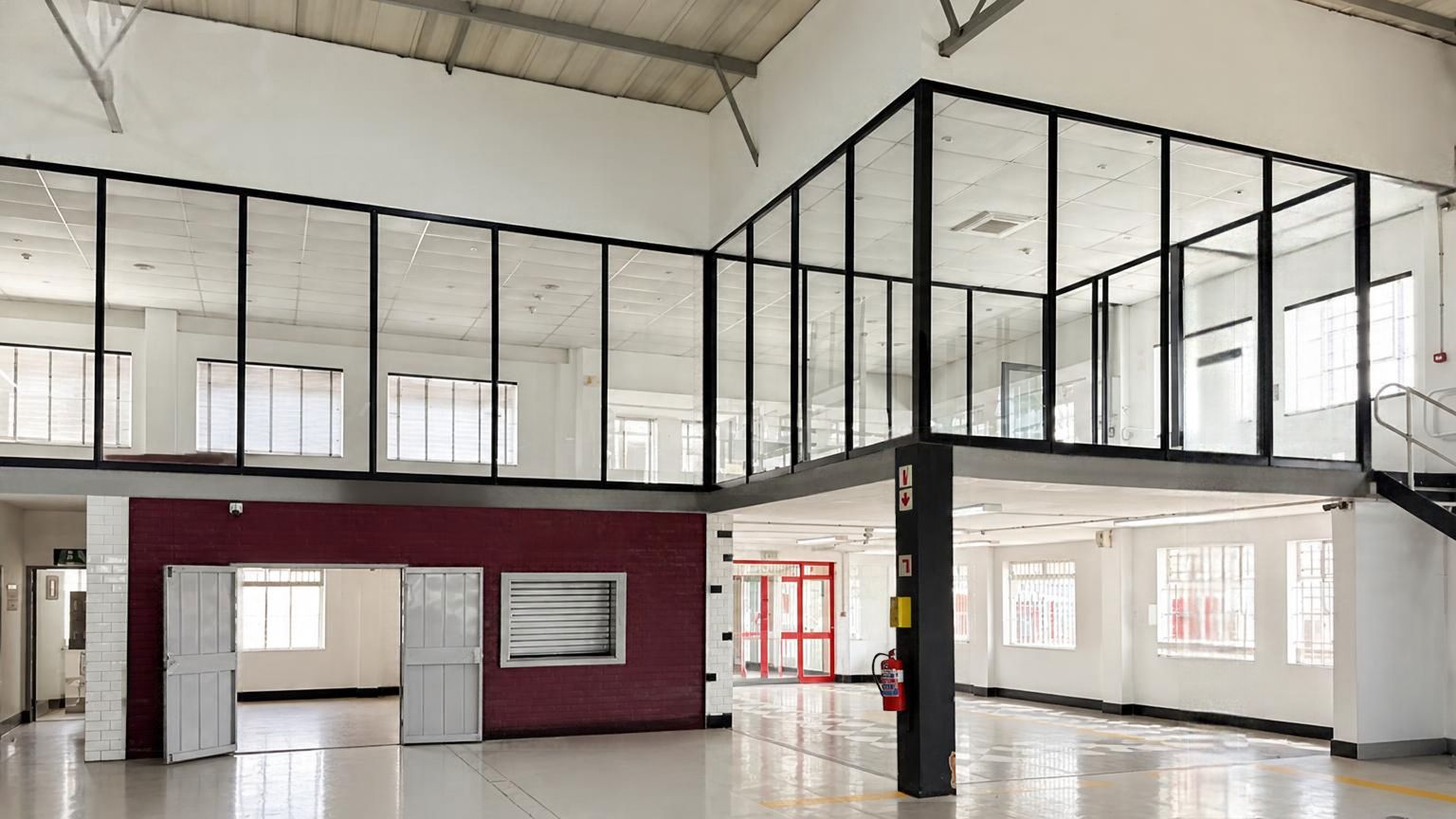 Prime retail warehouse with high power