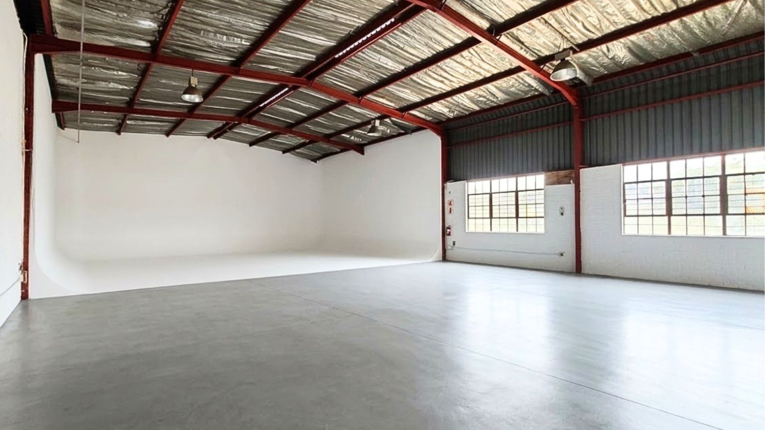 High-power warehouse space with office component