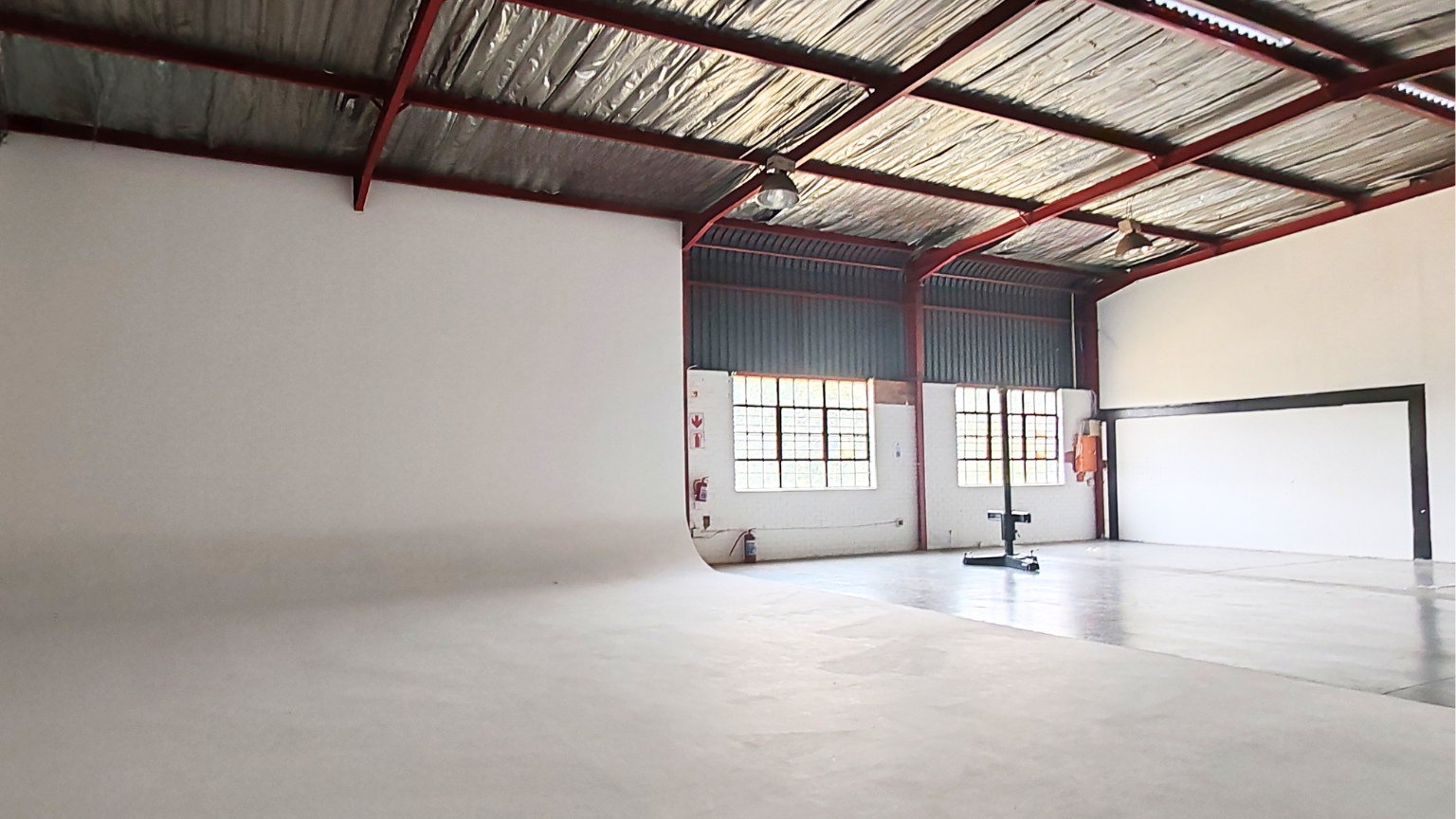 High-power warehouse space with office component