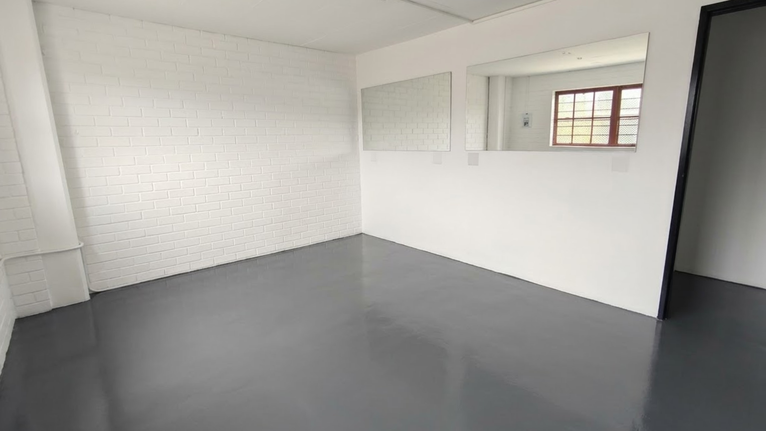 High-power warehouse space with office component