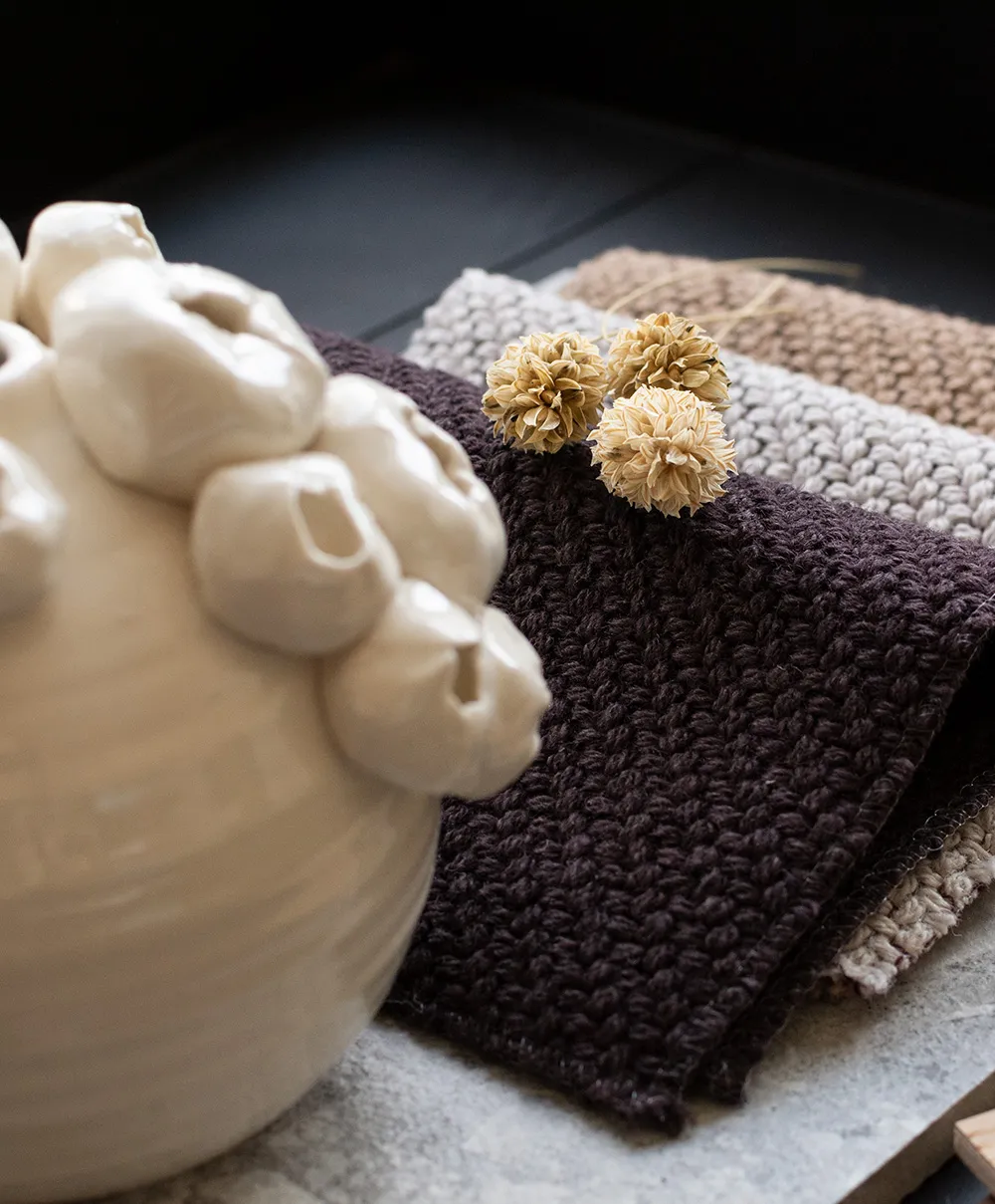 Boligstyling og interiør. Bilde med utsnitt av detaljer fra styling av bolig.