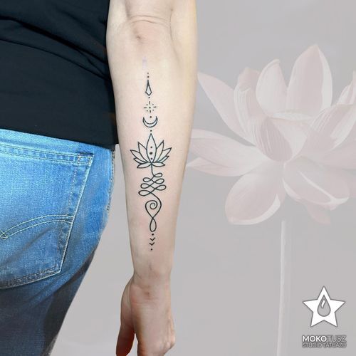 tatuaż ozdobny, mandala, graficzny dla kobiety na przedramieniu warszawa