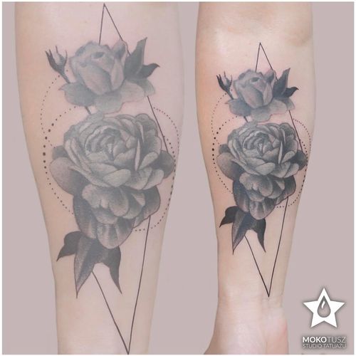 tatuaż kwiat graficzny dla kobiety warszawa studio tatuażu