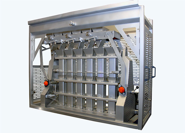 Stainless multiweigher frame with rows of discharge channels