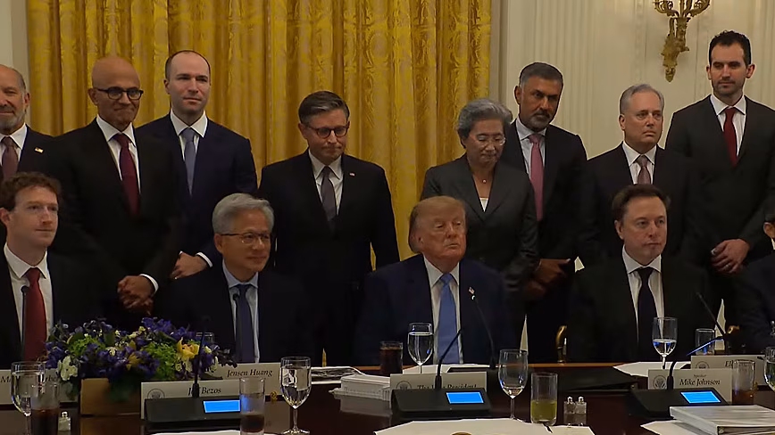 Donald Trump y líderes tecnológicos durante el almuerzo sobre inteligencia artificial en la Casa Blanca, 29 de septiembre de 2026.