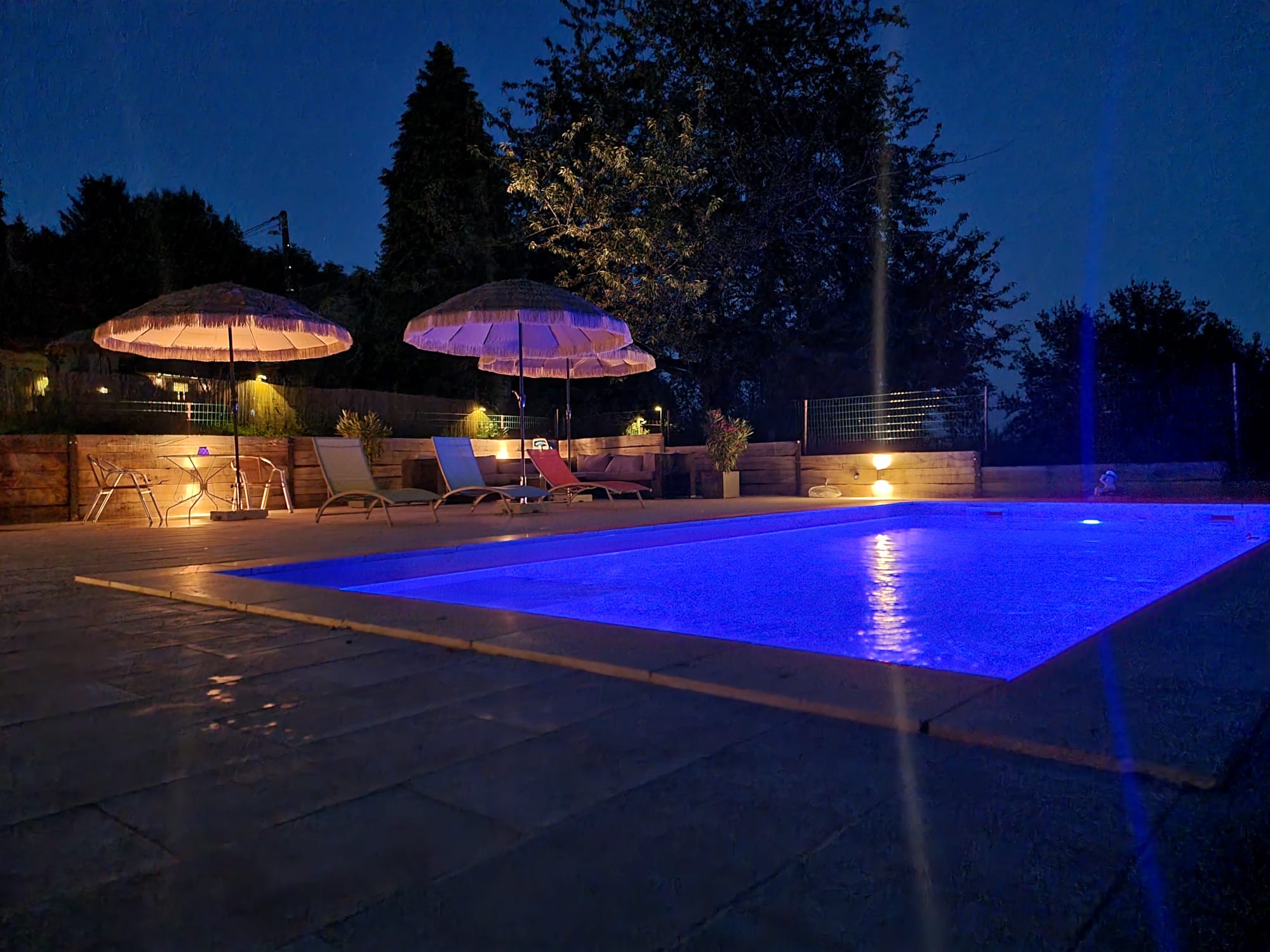 Zwembad op hondencamping La-Soupeze