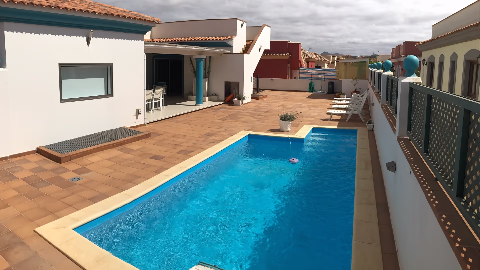 surf house with swimming pool in fuerteventura