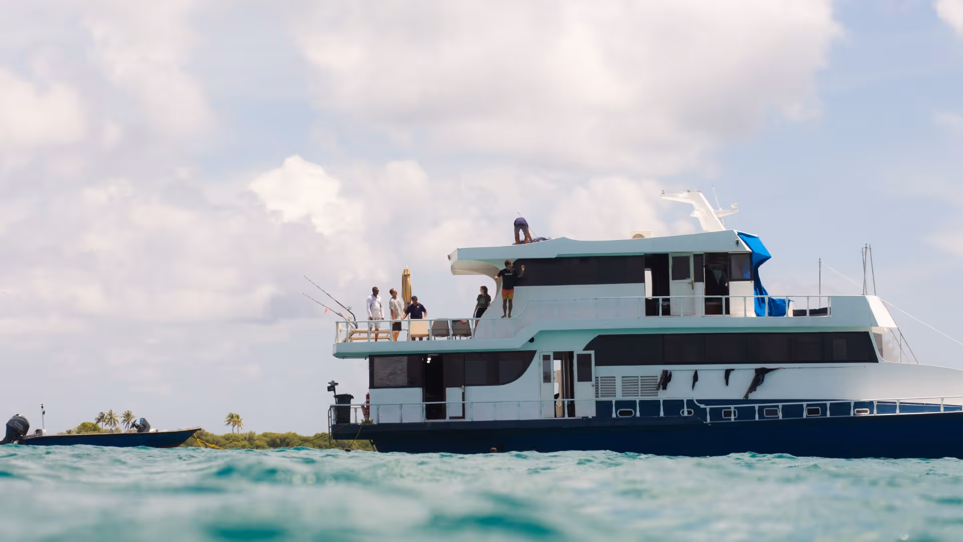 View of the boat with crew and guests, from the side