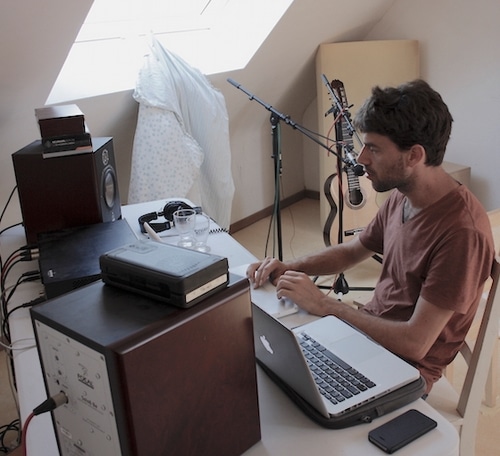 Corentin installe un mini studio bien pratique...