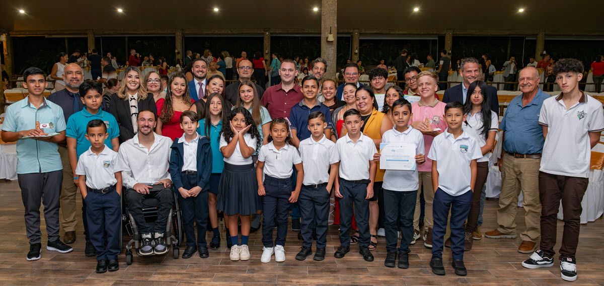 Students and educators celebrating at Tabacón’s Excellence in Education awards event.