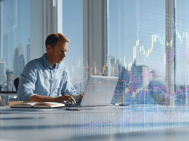 Illustratives Bild eines Mannes, der an einem Laptop arbeitet, mit einer Grafik im Hintergrund