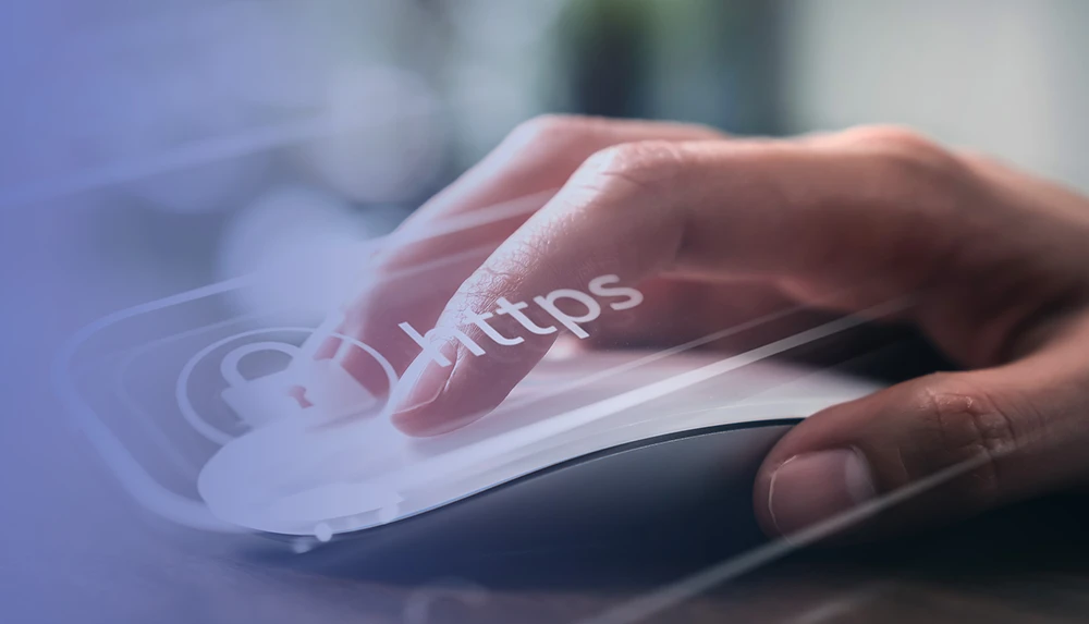 Illustrative image of microlearning. A hand on a computer mouse.