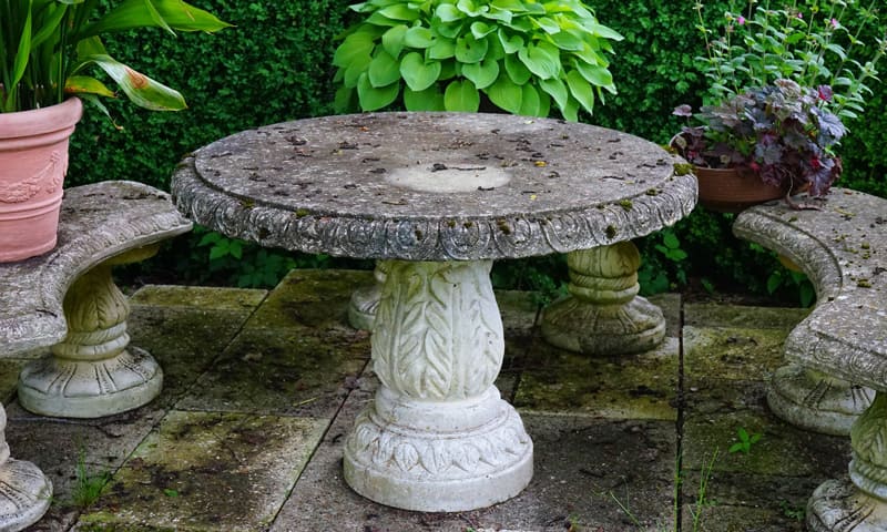 Gartenmöbel aus Stein