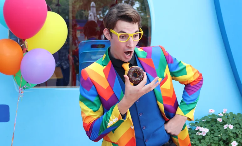 Auckland magician performing a kids magic show