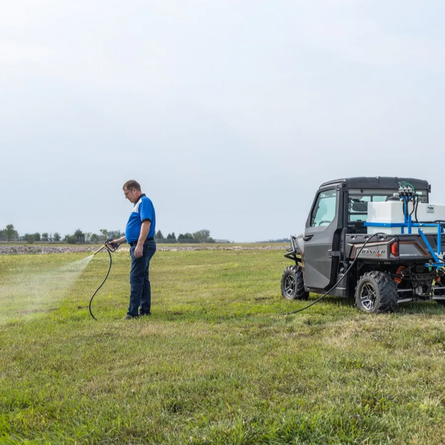 UTV sprayer with spray gun