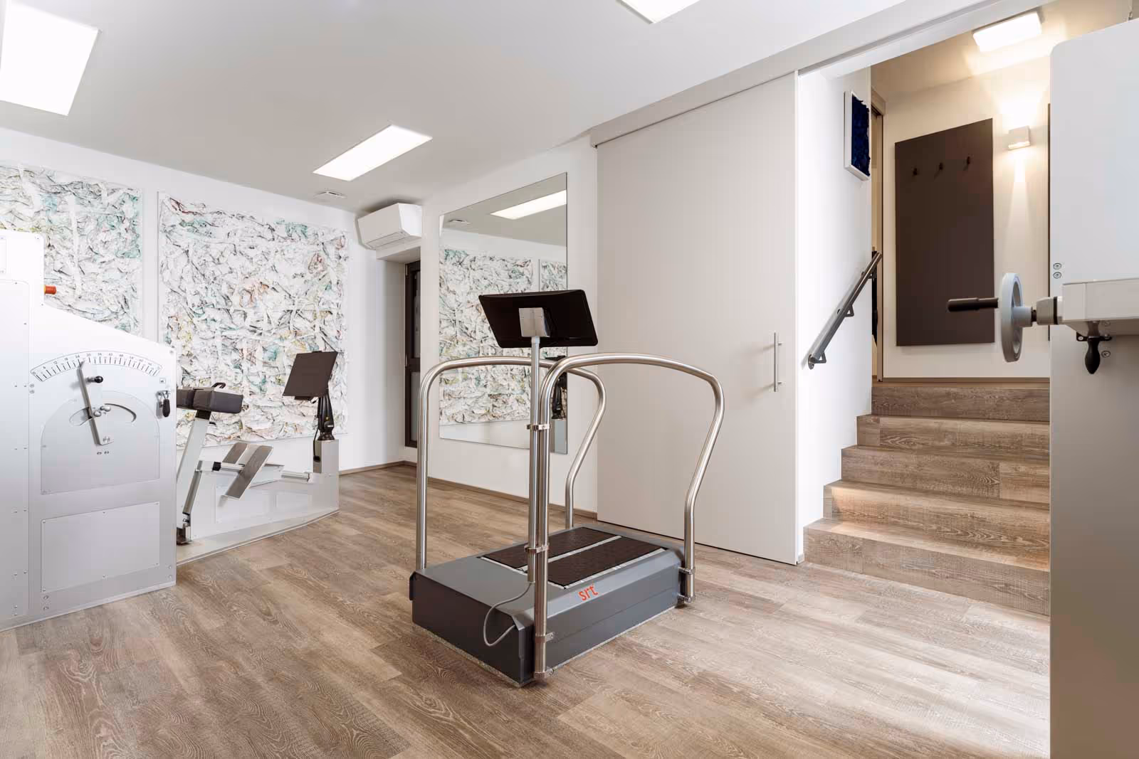 Die srt zeptoring Rüttelplatte in Dr. Hennigs Wirbelwind-Praxis in Ellmau.