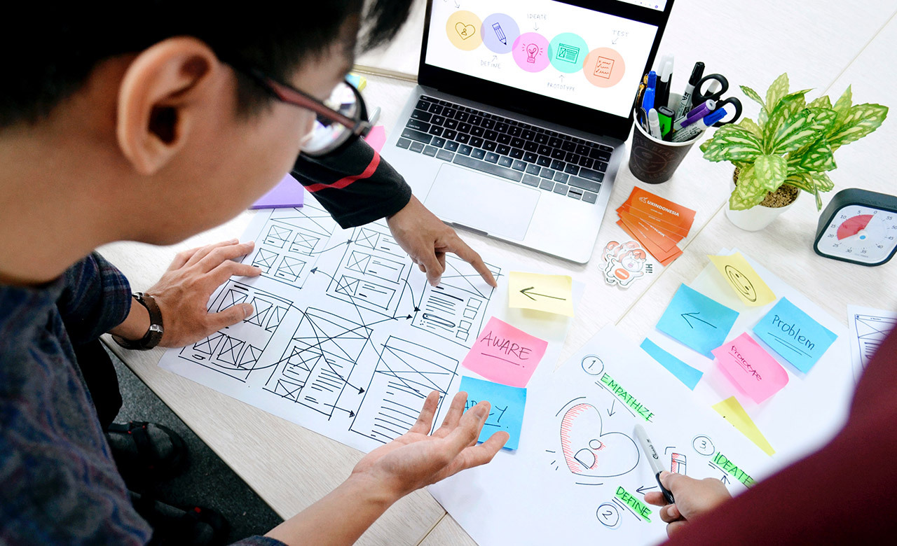 Design thinking provides e-learning that really suits your target group. But what exactly is design thinking? And how do you apply this? You can read it in this blog!