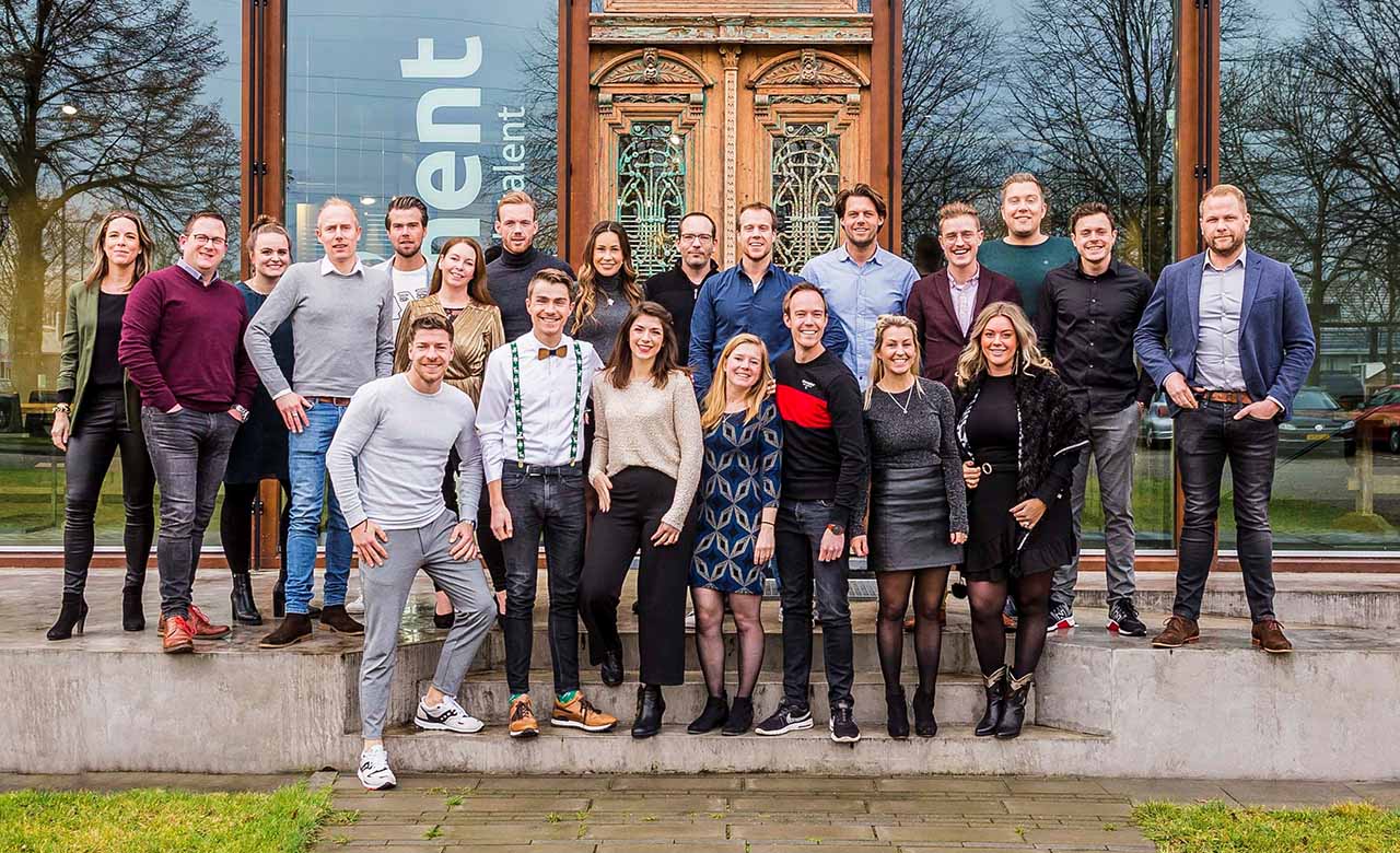 We choose Pluvo because we can set up a personal learning curve for each new colleague and thus anticipate different needs. In addition, we love the personal approach!