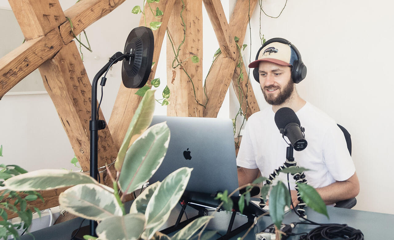 Making instructional videos is very valuable, provided you meet the conditions. From what perspective do you film? Which main character do you choose? How long is the video? We give tips!