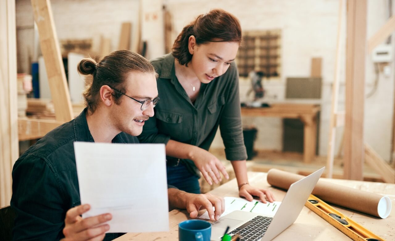 Discover how to set up a learning platform for your factory in 7 practical steps. Flexible, scalable and ready