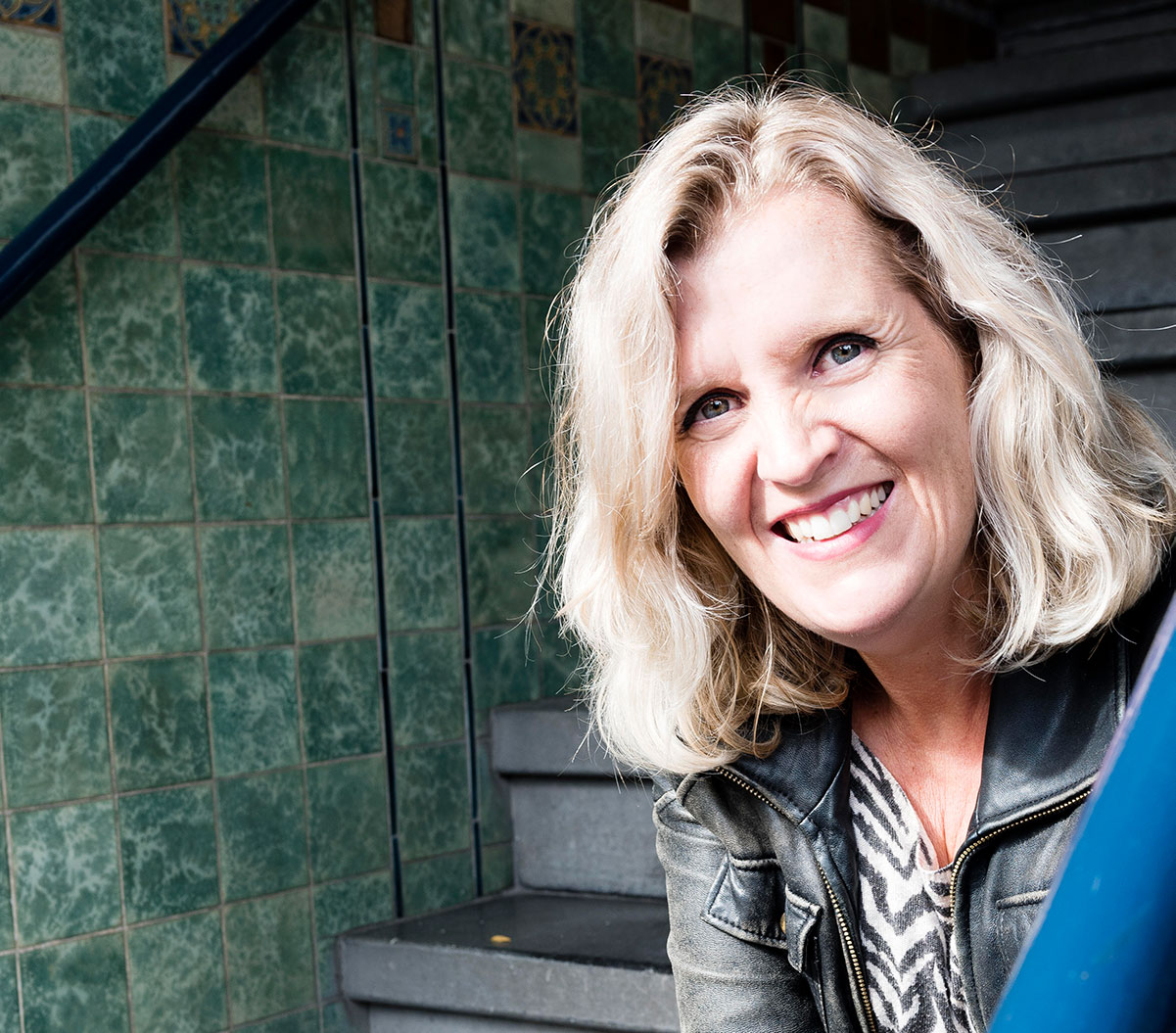 Storytelling ensures that your students remember your teaching material much better. In this blog, storytelling expert Liza gives you tools to get started with storytelling!