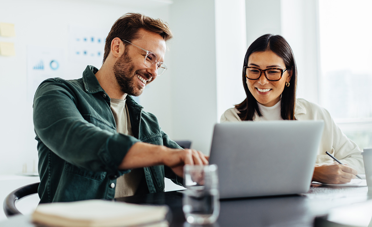 The secret to good onboarding for your new colleague? Lots of personal attention! Read why a buddy is so important for onboarding and retaining newcomers.