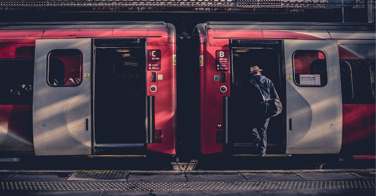 Offboarding is at least as important as onboarding. With this checklist and offboarding tips, you can give your departing employee a worthy farewell!