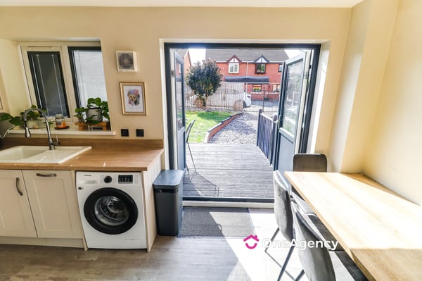 Leek New Road, Sneyd Green, Stoke-on-Trent, Staffordshire ST1 6XH