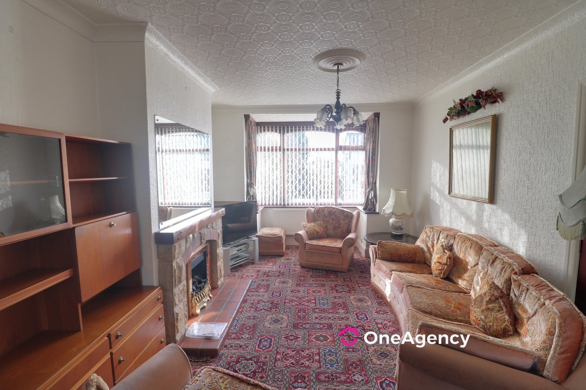 Dividy Road, Bucknall, Stoke-on-Trent, Staffordshire ST2 9JQ