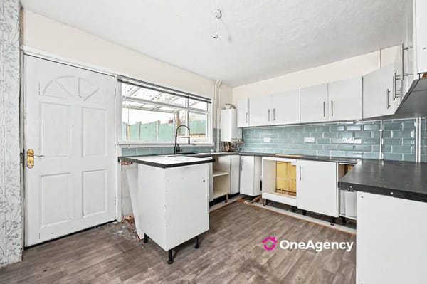 Tiverton Road, Bucknall, Stoke-on-Trent, Staffordshire ST2 0AZ