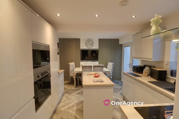 Shemilt Crescent, Bradeley, Stoke-on-Trent, Staffordshire ST6 7PL