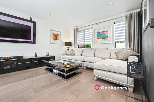 Alderley Rise, Burslem, Stoke-on-Trent, Staffordshire ST6 3EN